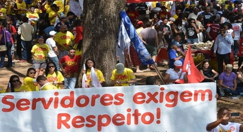 discurso-privilegio-servidor-ajuda-governo-retirar-direitos-todos-368