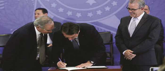 reforma-administrativa-desmonte-atendimento-populacao